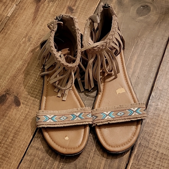 💥MINNETONKA Fringesuede Morocco sandals sz 9 - Picture 1 of 5